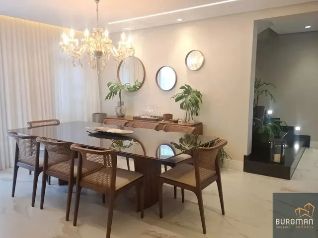 Casa 4 quartos e 3 banheiros, à venda, no bairro Guabirotuba em Curitiba