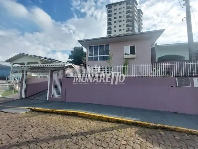 Casa com 145m² 3 quartos e 2 banheiros, à venda, no bairro Centro em Concórdia