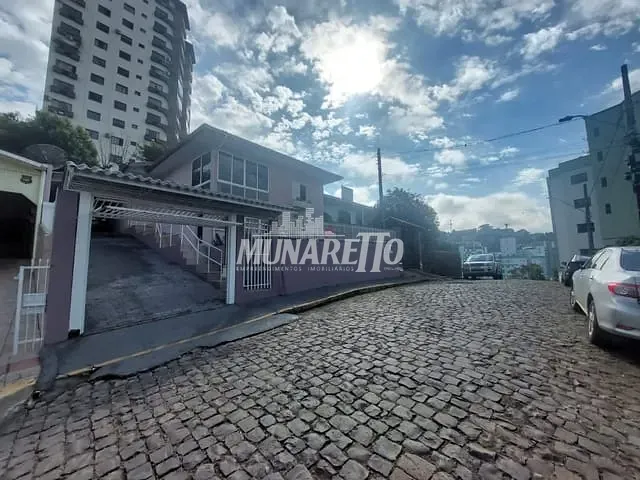 Casa com 145m² 3 quartos e 2 banheiros, à venda, no bairro Centro em Concórdia