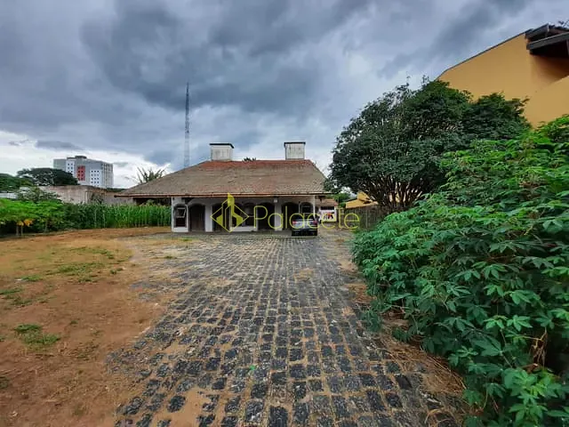 Casa com 2100m² 6 quartos e 6 banheiros, à venda, no bairro São Benedito em Pindamonhangaba
