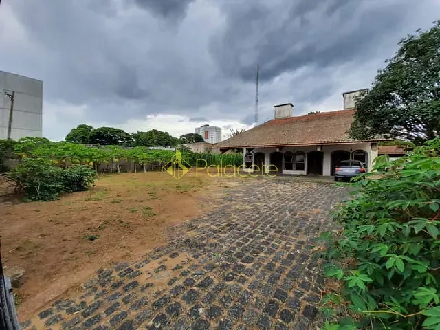 Casa com 2100m² 6 quartos e 6 banheiros, à venda, no bairro São Benedito em Pindamonhangaba