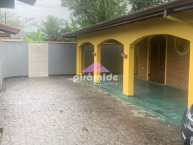 Casa com 10m² 3 quartos e 2 banheiros, para alugar, no bairro Massaguaçu em Caraguatatuba
