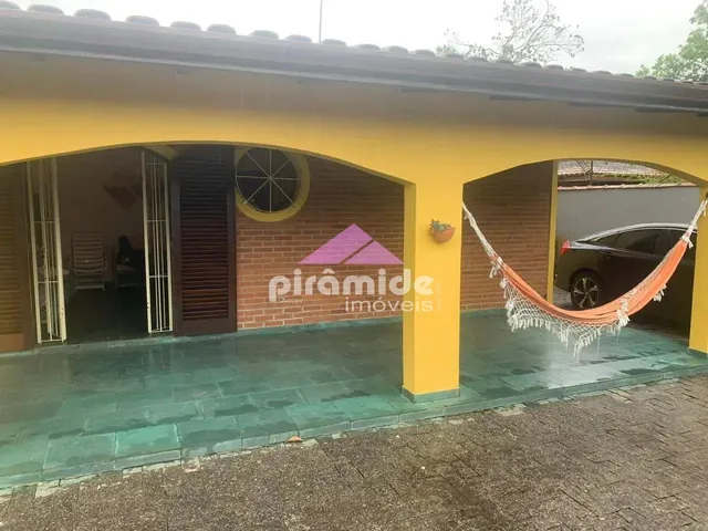 Casa com 10m² 3 quartos e 2 banheiros, para alugar, no bairro Massaguaçu em Caraguatatuba