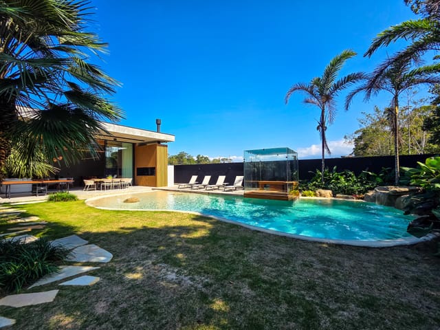 Casa com 900m² 5 quartos e 7 banheiros, à venda, no bairro Riviera em Bertioga