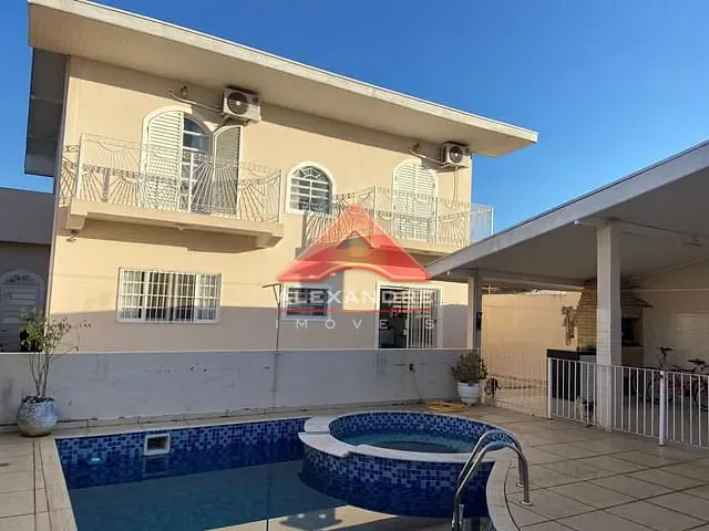 Casa com 312m² 3 quartos e 4 banheiros, à venda, no bairro Vila Tesouro em São José dos Campos
