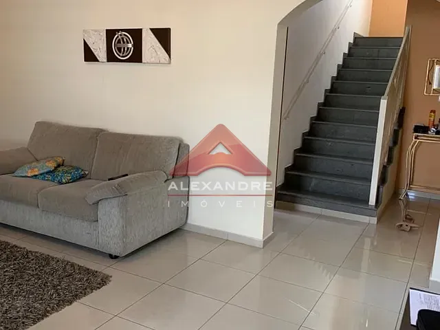 Casa com 312m² 3 quartos e 4 banheiros, à venda, no bairro Vila Tesouro em São José dos Campos