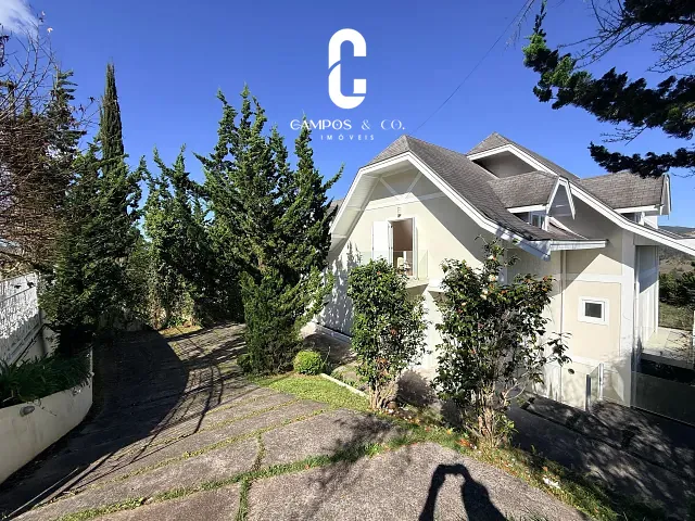 Casa com 1200m² 5 quartos e 7 banheiros, à venda, no bairro Descansópolis em Campos do Jordão