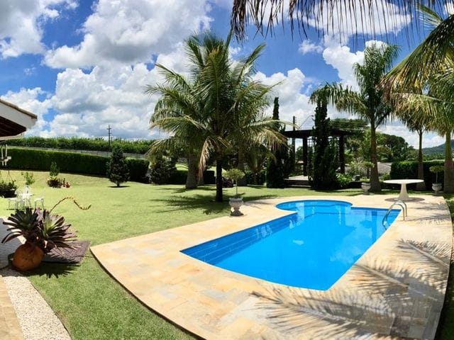 Casa com 2400m² 4 quartos e 4 banheiros, à venda, no bairro Condomínio Jardim das Palmeiras em Bragança Paulista