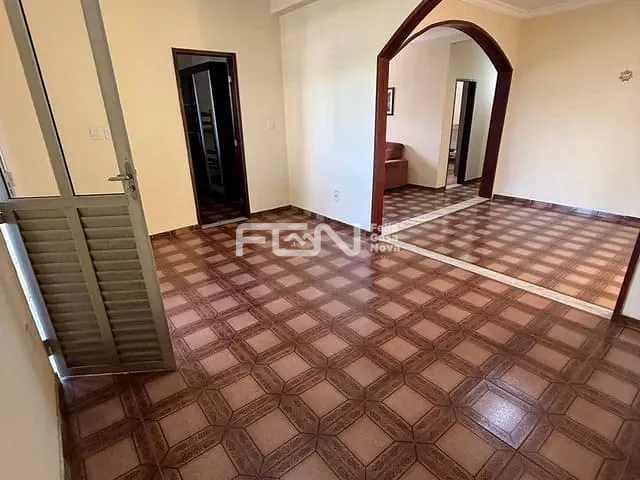 Casa 5 quartos e 2 banheiros, para alugar, no bairro Alto da Cruz em Camaçari