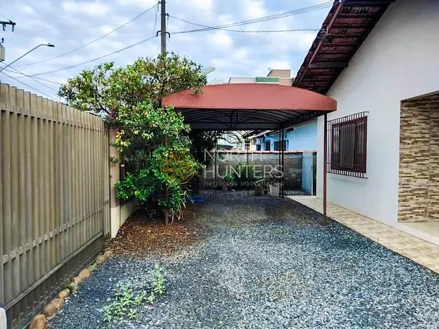 Casa com 130m² 3 quartos e 2 banheiros, à venda, no bairro Comasa em Joinville