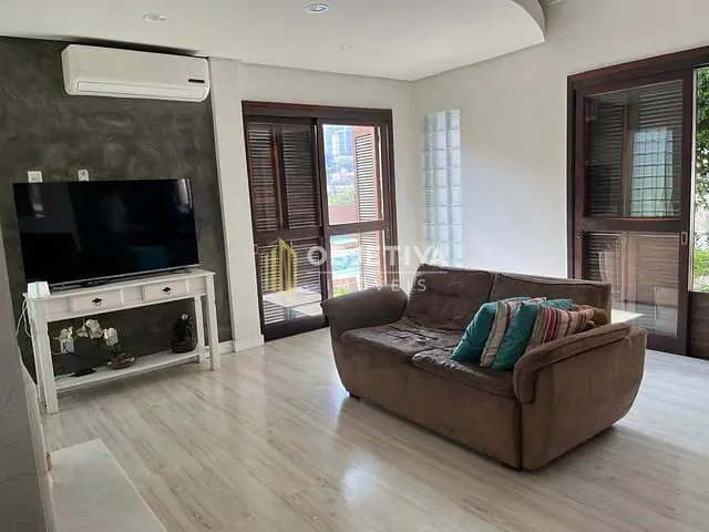 Casa com 825m² 3 quartos e 3 banheiros, à venda, no bairro Vila Nova em Novo Hamburgo