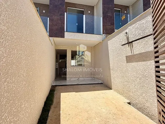 Casa 2 quartos e 3 banheiros, à venda, no bairro Candelária em Belo Horizonte