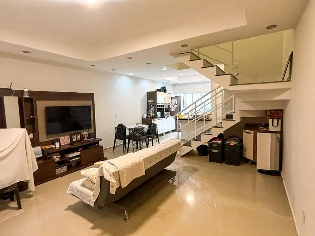 Casa com 200m² 2 quartos e 3 banheiros, à venda, no bairro Vale das Palmeiras em Macaé