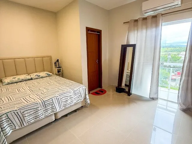Casa com 200m² 2 quartos e 3 banheiros, à venda, no bairro Vale das Palmeiras em Macaé