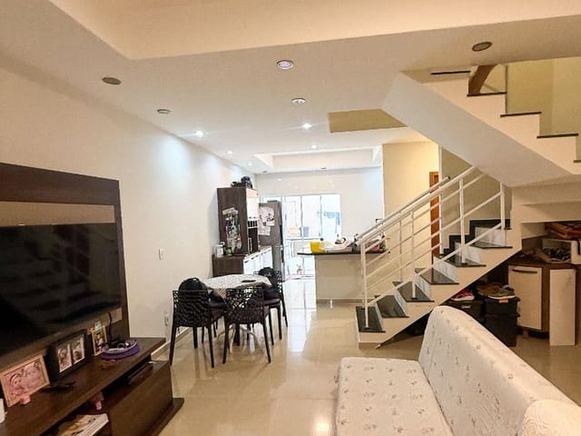 Casa com 200m² 2 quartos e 3 banheiros, à venda, no bairro Vale das Palmeiras em Macaé