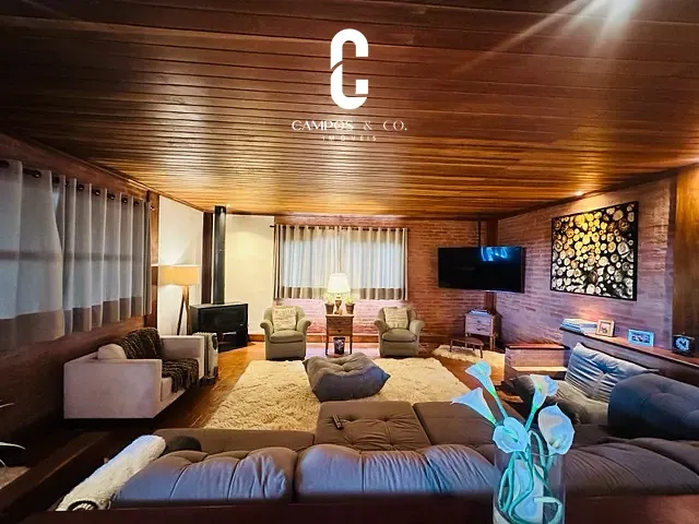 Casa com 1350m² 6 quartos e 6 banheiros, à venda, no bairro Atalaia em Campos do Jordão