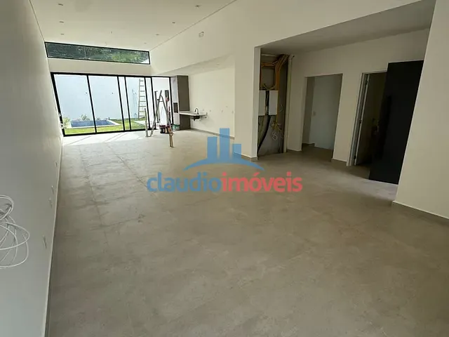 Casa 3 quartos e 5 banheiros, à venda, no bairro Jardim Amália em Volta Redonda