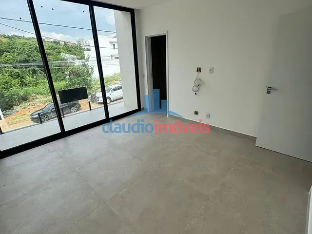 Casa 3 quartos e 5 banheiros, à venda, no bairro Jardim Amália em Volta Redonda