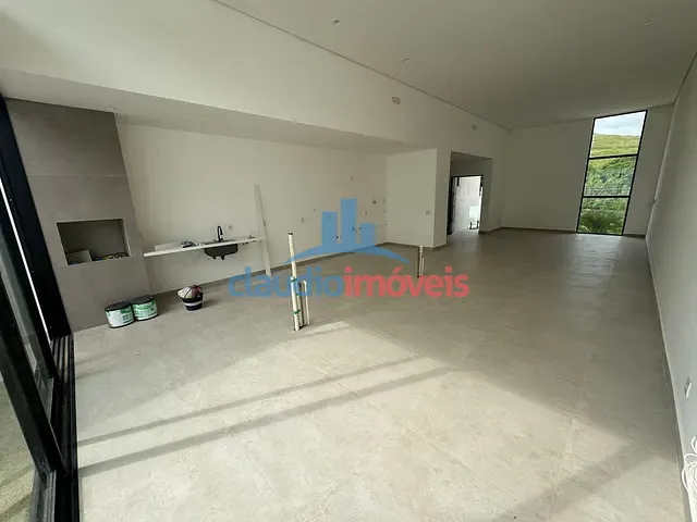 Casa 3 quartos e 5 banheiros, à venda, no bairro Jardim Amália em Volta Redonda