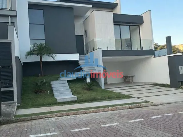 Casa 3 quartos e 5 banheiros, à venda, no bairro Jardim Amália em Volta Redonda
