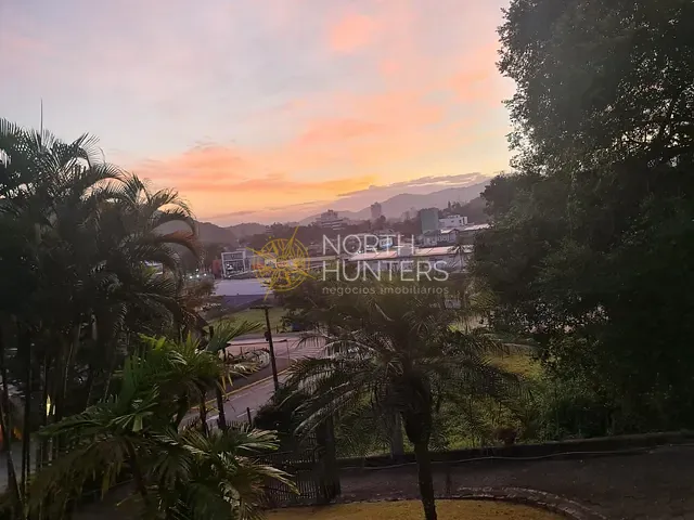 Casa com 250m² 4 quartos e 3 banheiros, à venda, no bairro Glória em Joinville