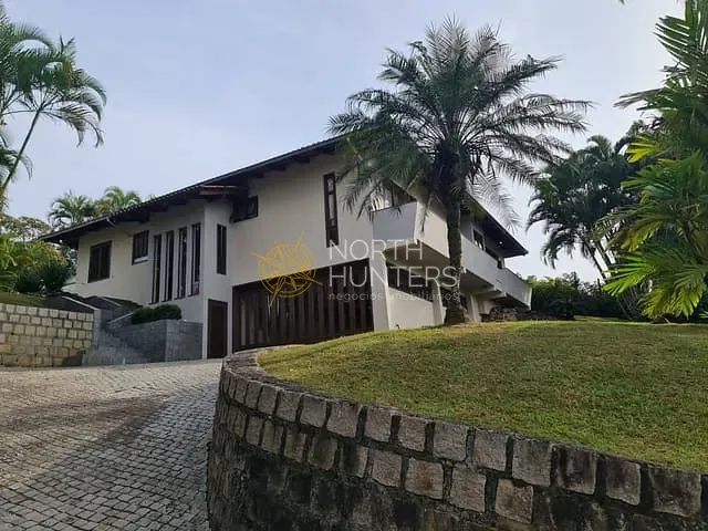 Casa com 250m² 4 quartos e 3 banheiros, à venda, no bairro Glória em Joinville