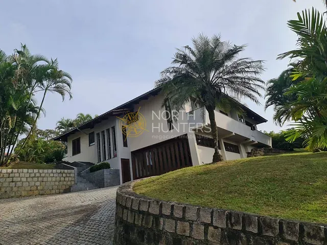 Casa com 250m² 4 quartos e 3 banheiros, à venda, no bairro Glória em Joinville
