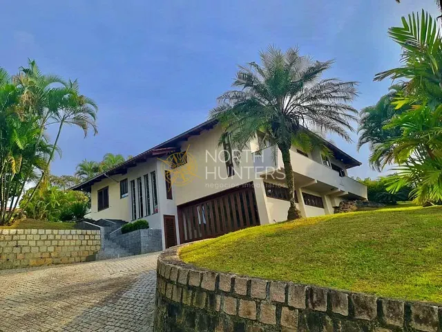 Casa com 250m² 4 quartos e 3 banheiros, à venda, no bairro Glória em Joinville