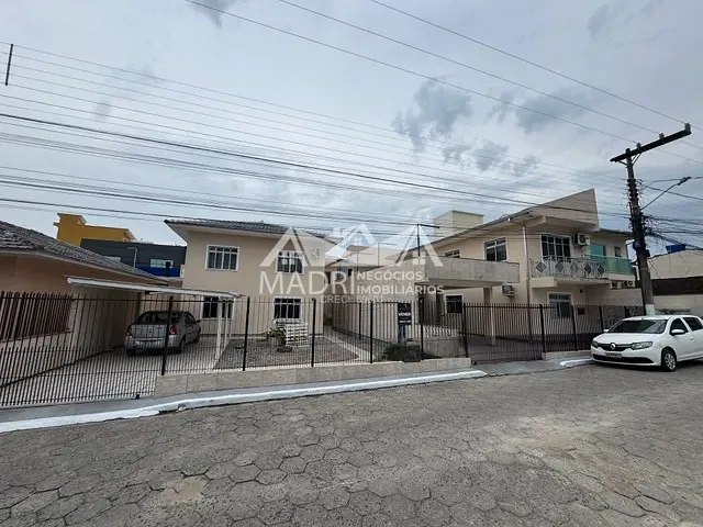 Casa 3 quartos e 2 banheiros, à venda, no bairro Forquilhinha em São José