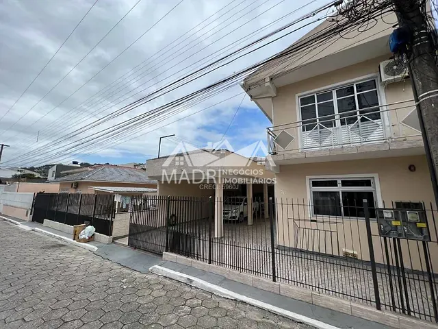 Casa 3 quartos e 2 banheiros, à venda, no bairro Forquilhinha em São José