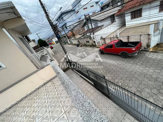 Casa 3 quartos e 2 banheiros, à venda, no bairro Forquilhinha em São José