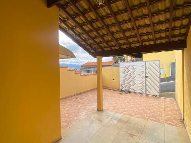 Casa 2 quartos e 2 banheiros, para alugar, no bairro Morbidelli em Extrema