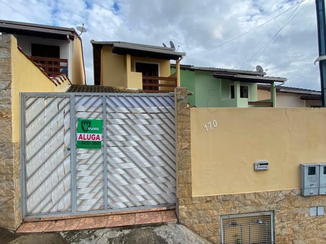 Casa 2 quartos e 2 banheiros, para alugar, no bairro Morbidelli em Extrema