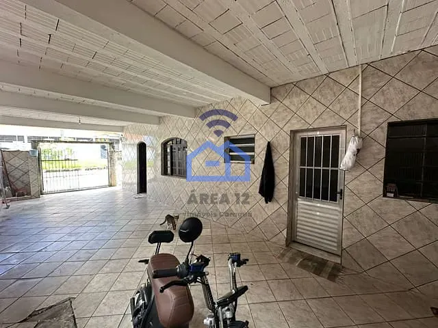 Casa com 102m² 2 quartos e 3 banheiros, à venda, no bairro Tinga em Caraguatatuba
