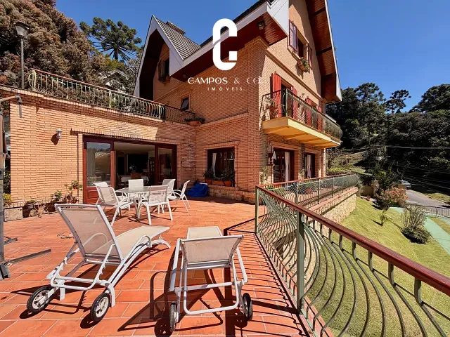 Casa com 1200m² 5 quartos e 9 banheiros, à venda, no bairro Véu da Noiva em Campos do Jordão