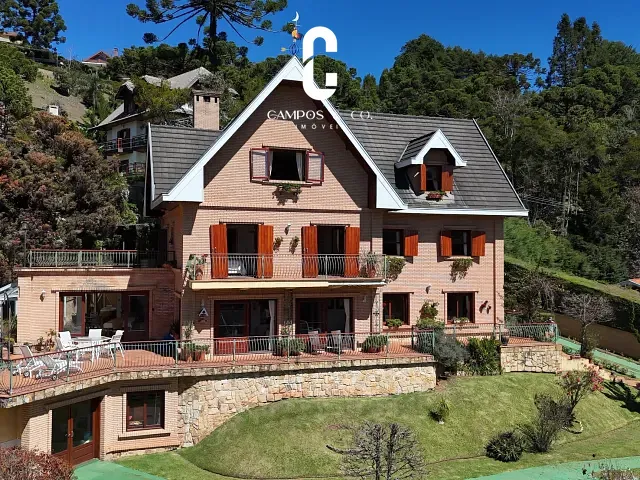 Casa com 1200m² 5 quartos e 9 banheiros, à venda, no bairro Véu da Noiva em Campos do Jordão