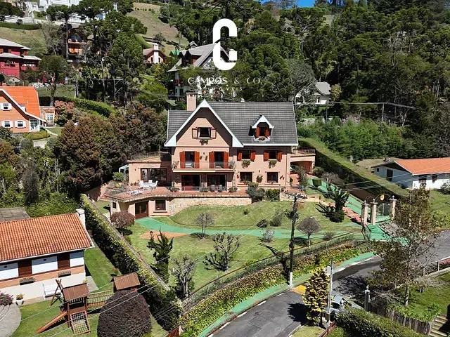 Casa com 1200m² 5 quartos e 9 banheiros, à venda, no bairro Véu da Noiva em Campos do Jordão