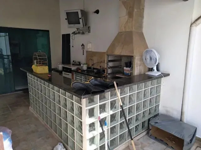 Casa com 300m² 2 quartos e 3 banheiros, à venda, no bairro Pedregulho em Guaratinguetá