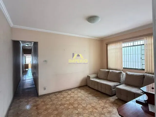 Casa com 200m² 2 quartos e 2 banheiros, à venda, no bairro Centro em Salto