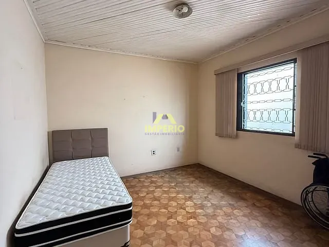 Casa com 200m² 2 quartos e 2 banheiros, à venda, no bairro Centro em Salto