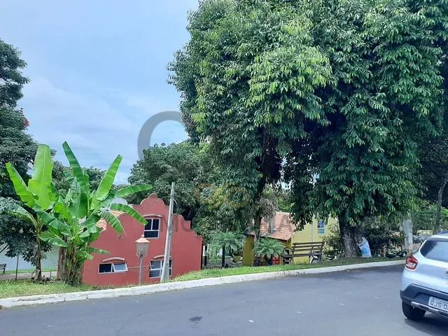 Casa com 353m² 3 quartos e 2 banheiros, à venda, no bairro Centro em Holambra