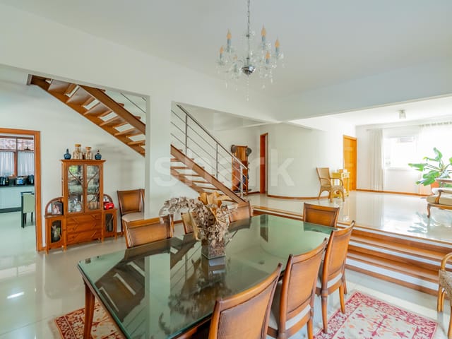 Casa com 720m² 5 quartos e 7 banheiros, à venda, no bairro Alphaville em Santana de Parnaíba