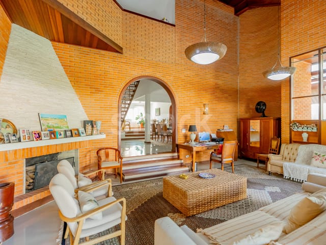 Casa com 720m² 5 quartos e 7 banheiros, à venda, no bairro Alphaville em Santana de Parnaíba