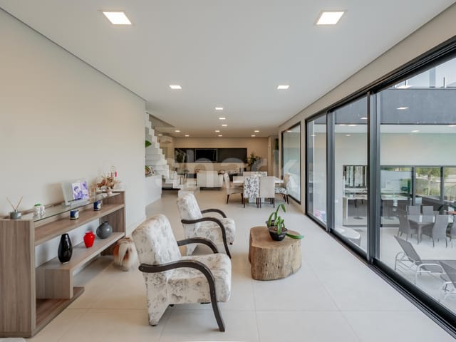 Casa com 583m² 4 quartos e 7 banheiros, à venda ou para alugar, no bairro Alphaville em Santana de Parnaíba