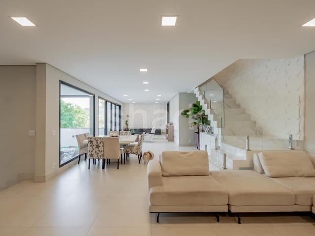 Casa com 583m² 4 quartos e 7 banheiros, à venda ou para alugar, no bairro Alphaville em Santana de Parnaíba
