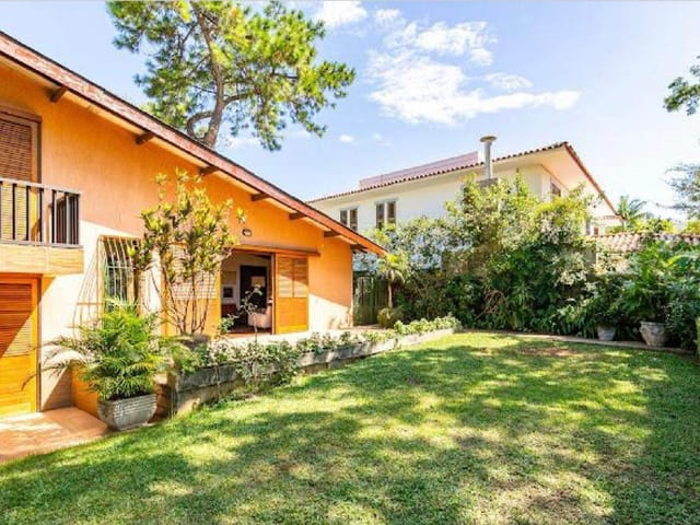 Casa com 656m² 3 quartos e 3 banheiros, à venda, no bairro Jardim Guedala em São Paulo