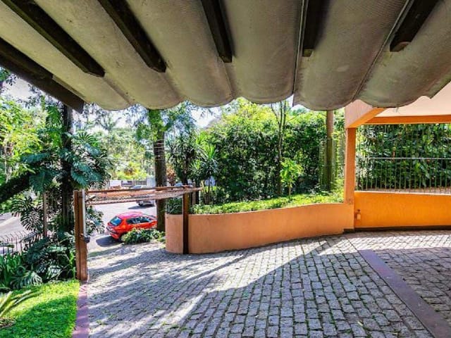 Casa com 656m² 3 quartos e 3 banheiros, à venda, no bairro Jardim Guedala em São Paulo
