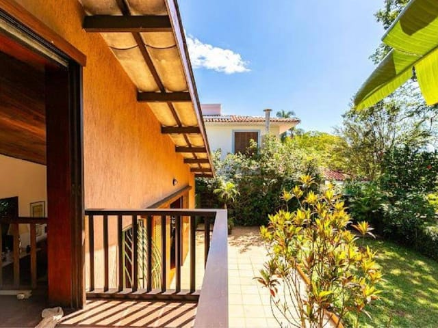 Casa com 656m² 3 quartos e 3 banheiros, à venda, no bairro Jardim Guedala em São Paulo