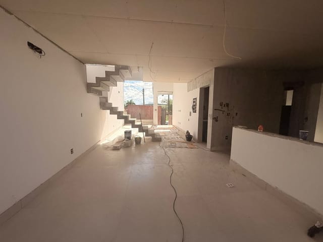 Casa com 155m² 3 quartos e 2 banheiros, à venda, no bairro Lagoa em Macaé