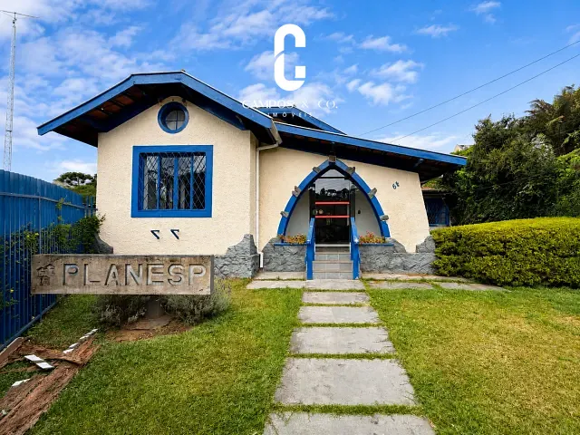 Casa com 250m², para alugar, no bairro Abernéssia em Campos do Jordão